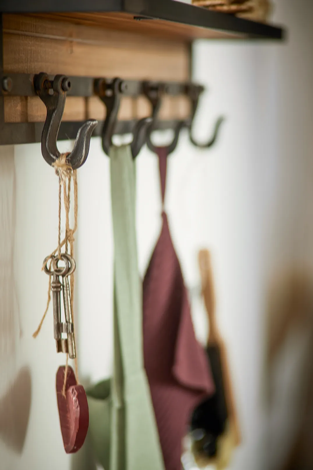 BG5992001_02_VIA-L550_Mood_Hakenleiste.webp