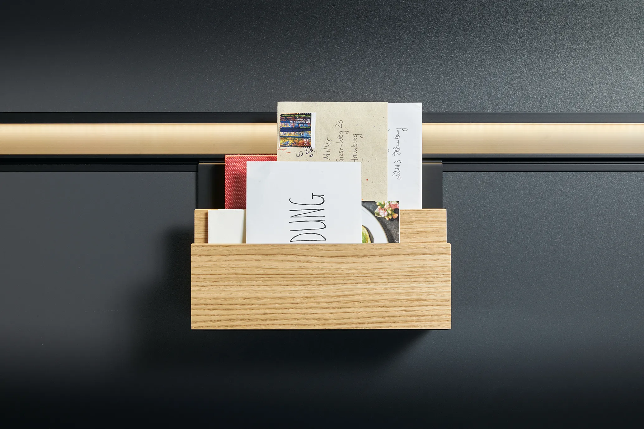 Paneelzubehoer_Halterung-Briefe-Notizen.webp