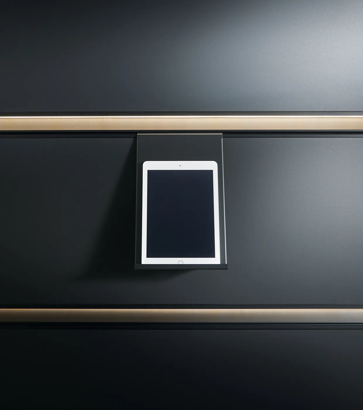 Paneelzubehoer_Halterung-Tablet-2.webp