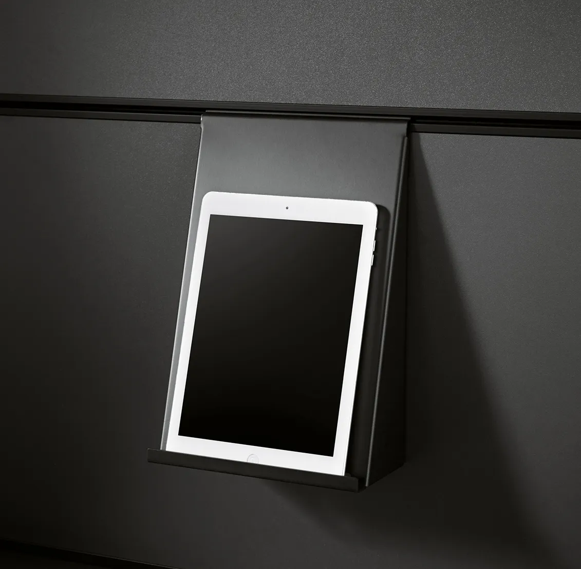 Paneelzubehoer_Halterung-Tablet-3.webp